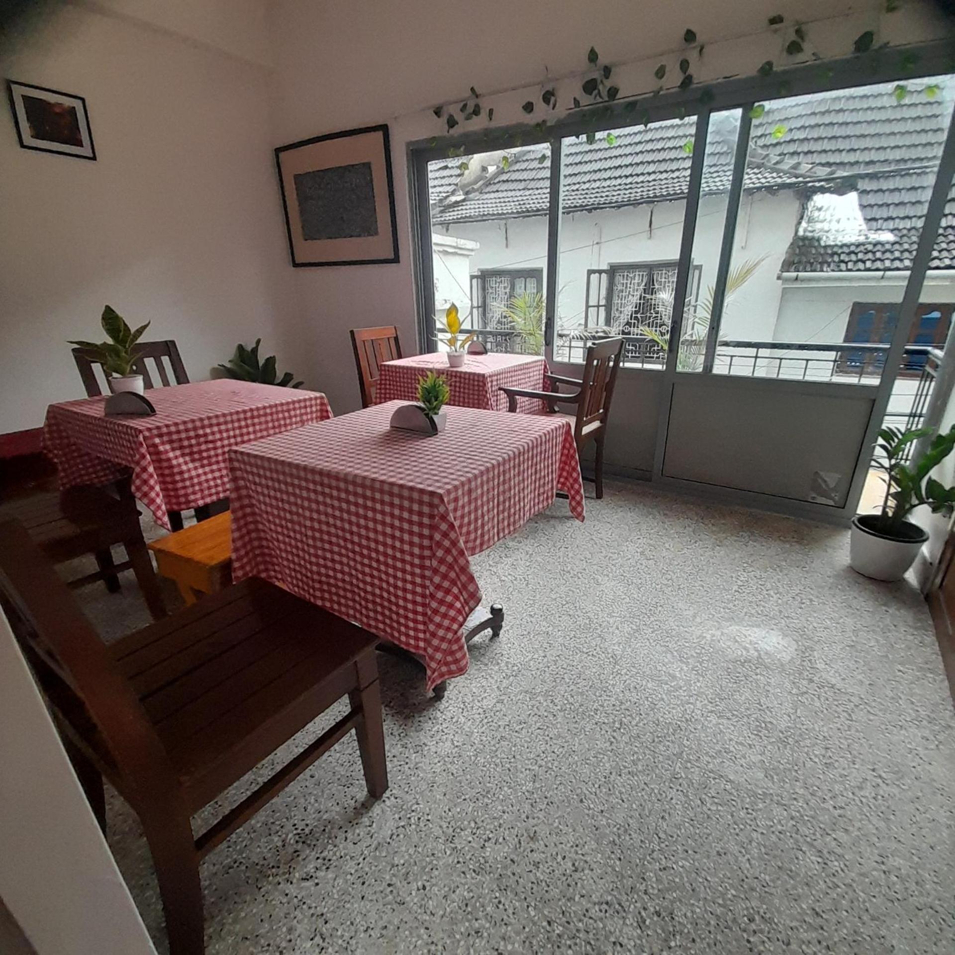 Mother Tree Inn Kochi 外观 照片